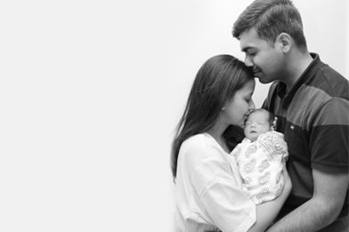 Couple photoshoot with sales baby